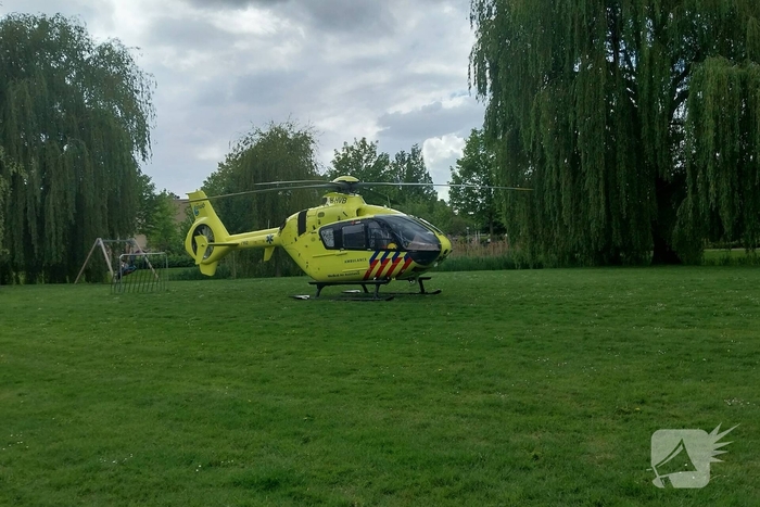 Traumahelikopter landt bij incident in woning