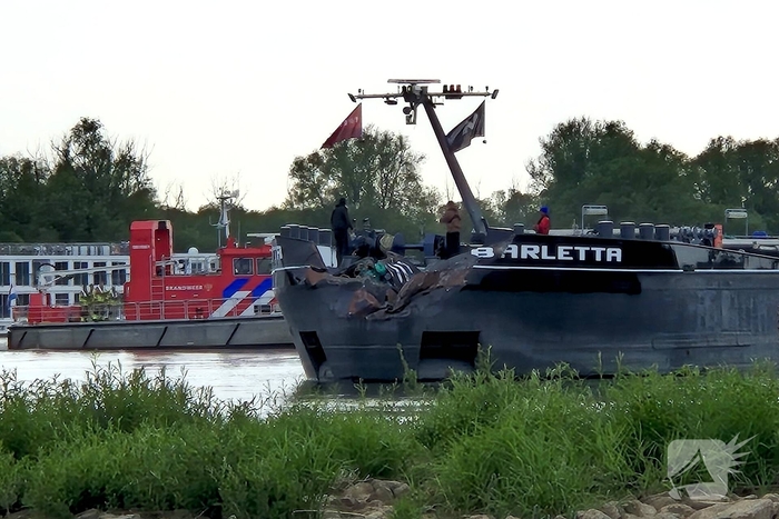 Aanvaring op de Waal tussen tanker en duwstel