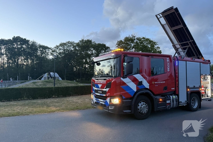 Brandweer bevrijdt kind uit basketbalnet