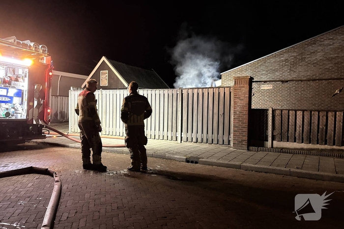 Brand in bijgebouw snel onder controle