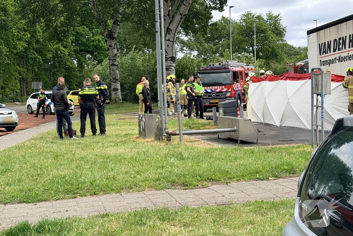 Vrouw overreden door vrachtwagen
