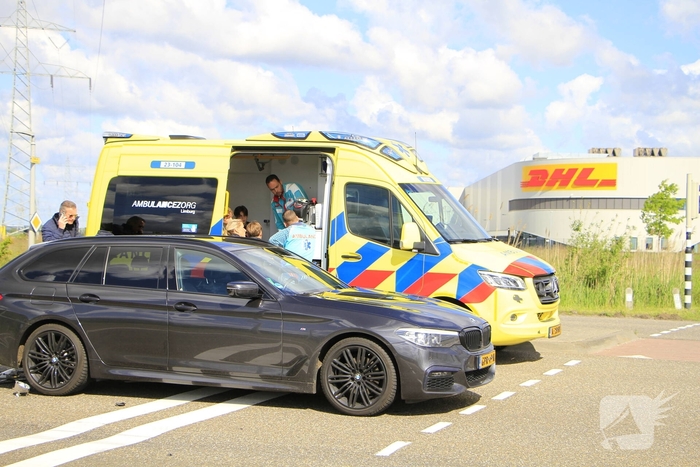 Kopstaartbotsing bij verkeerslichten met kinderen betrokken