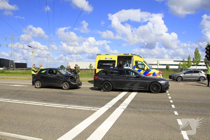 Kopstaartbotsing bij verkeerslichten met kinderen betrokken