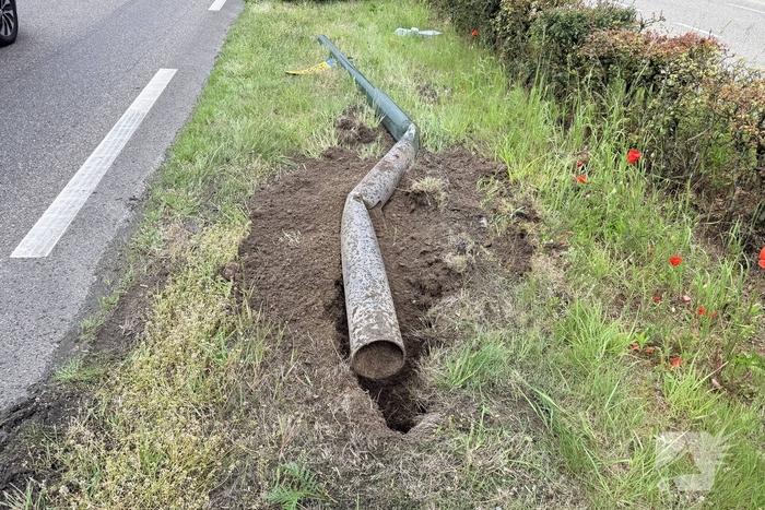 Ongeval met meerdere voertuigen en lantaarnpaal