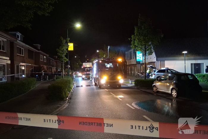 Auto in brand bij woning