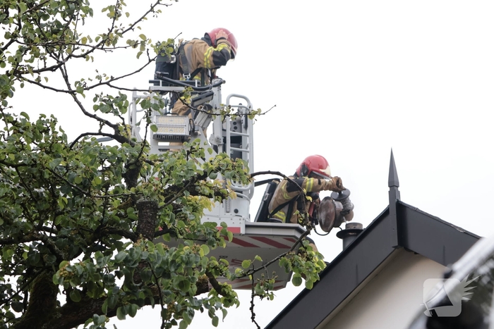 Brand in schoorsteen van woning