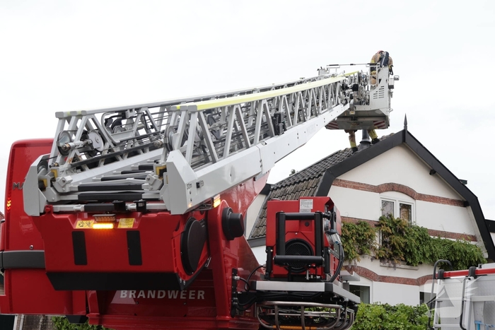 Brand in schoorsteen van woning