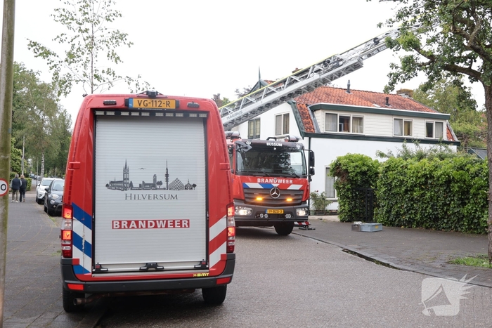 Brand in schoorsteen van woning