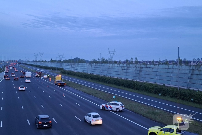 Brand in voertuig op snelweg