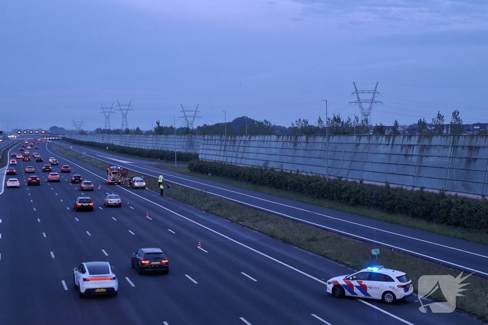 Brand in voertuig op snelweg
