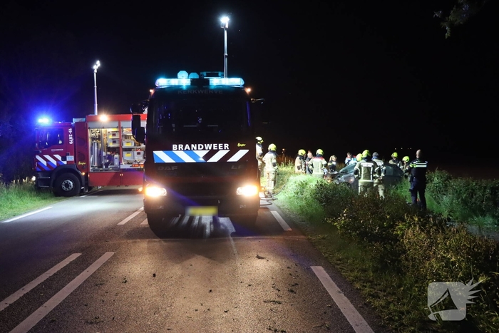 Auto belandt in sloot na ongeval