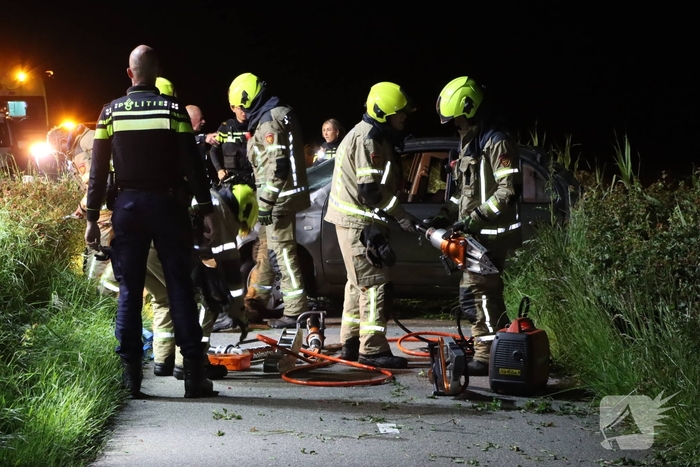 Auto belandt in sloot na ongeval
