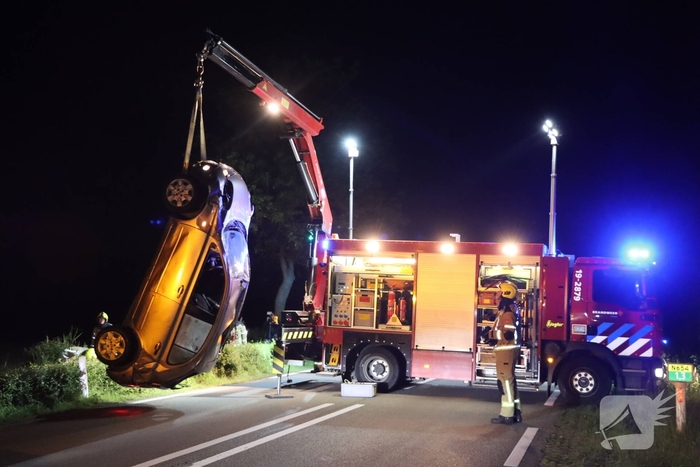 Auto belandt in sloot na ongeval