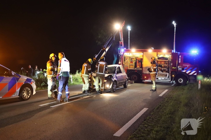 Auto belandt in sloot na ongeval