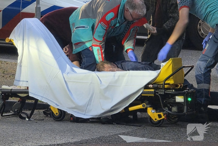 Voetganger gewond na aanrijding met bus