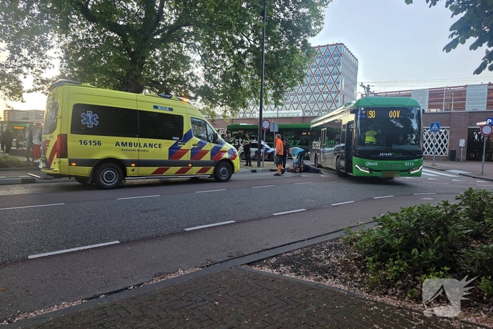 Voetganger gewond na aanrijding met bus