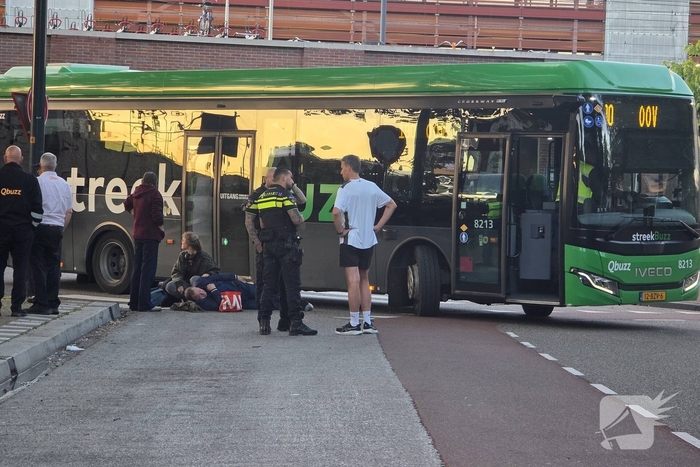 Voetganger gewond na aanrijding met bus
