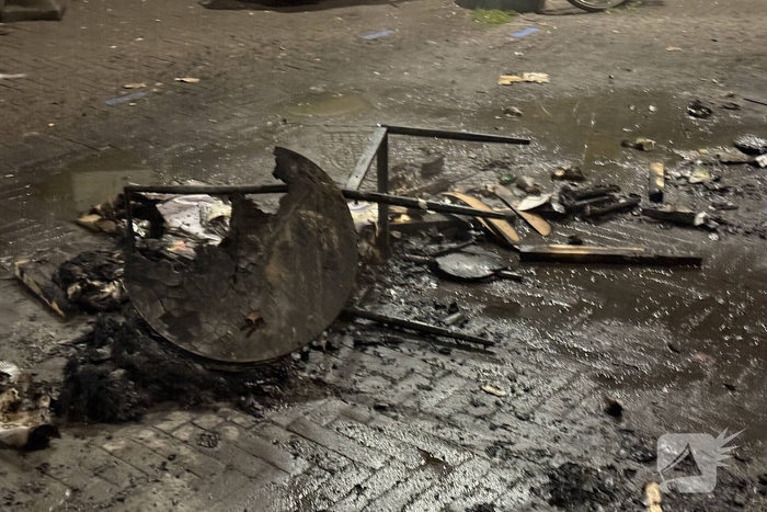 Meubilair in brand bij laad- en losruimte