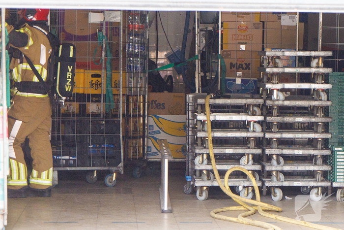 Brand in magazijn van Albert Heijn leidt tot ontruiming