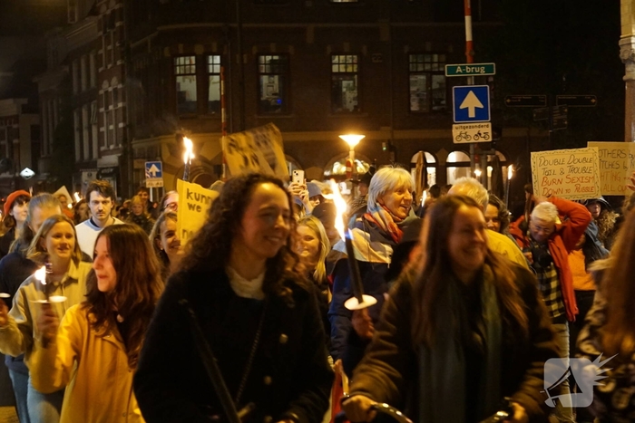 Dolle mina's demonstreren zonder problemen