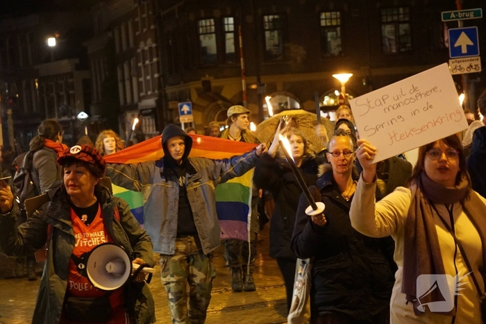 Dolle mina's demonstreren zonder problemen