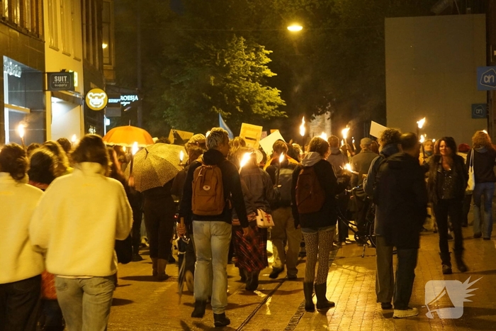 Dolle mina's demonstreren zonder problemen