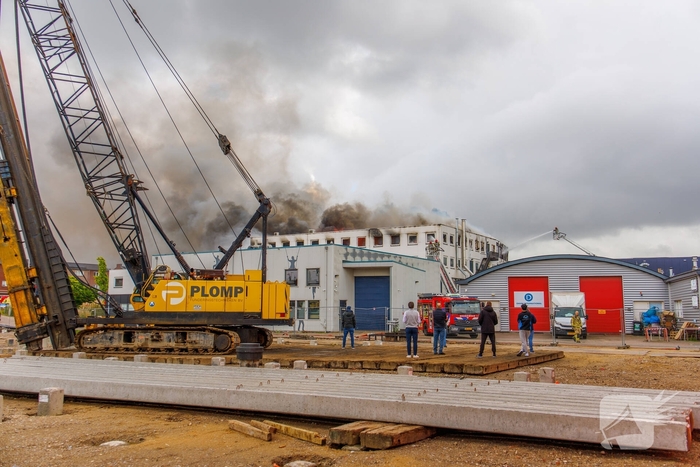Grote brand in bedrijfspand