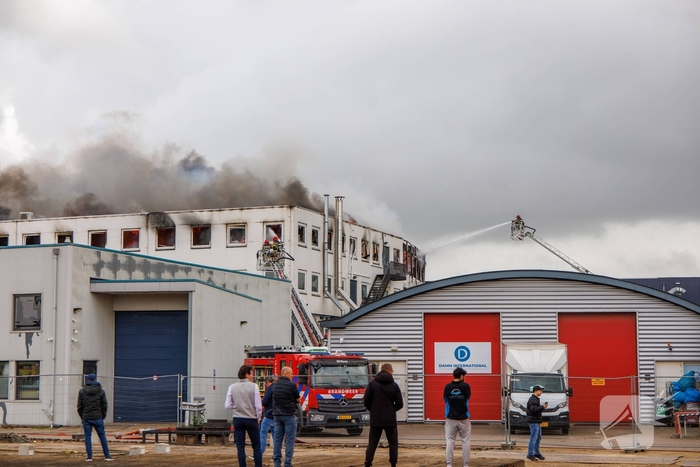 Grote brand in bedrijfspand