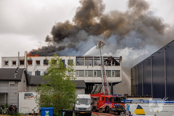 Grote brand in bedrijfspand