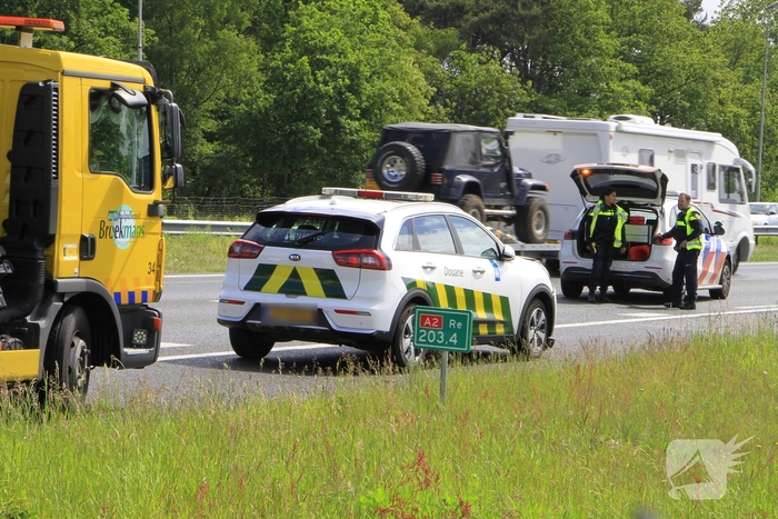Douaneauto botst op andere wagen