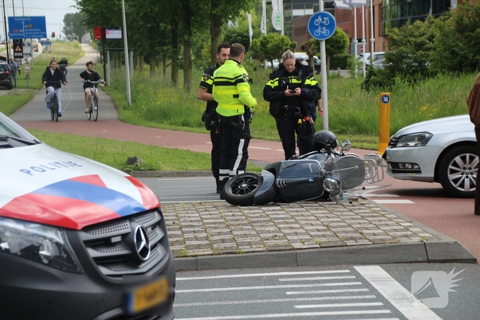 Scooterrijder gewond na aanrijding met automobilist
