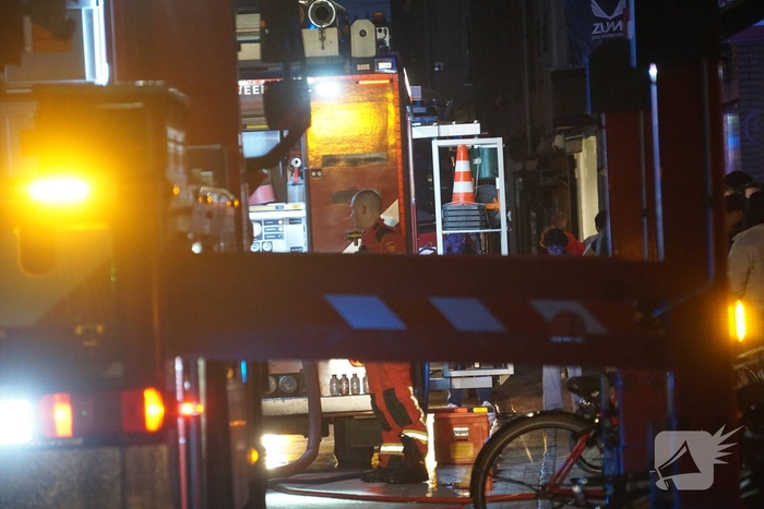 Keukenbrand breidt uit naar dak van pand