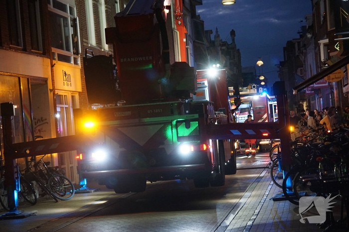 Keukenbrand breidt uit naar dak van pand