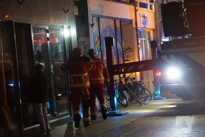 Keukenbrand breidt uit naar dak van pand