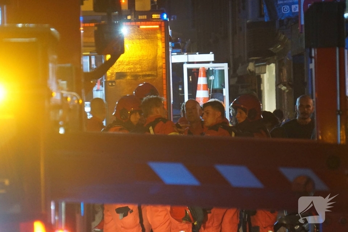 Keukenbrand breidt uit naar dak van pand