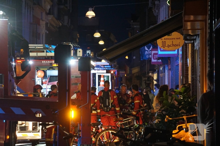 Keukenbrand breidt uit naar dak van pand