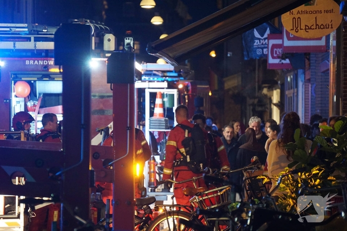 Keukenbrand breidt uit naar dak van pand