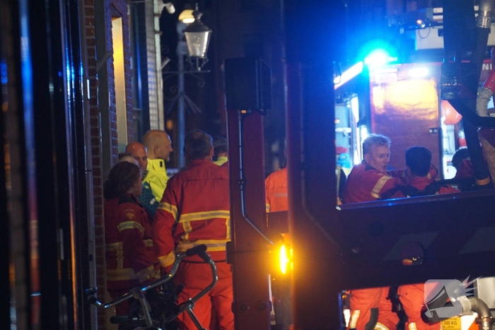 Keukenbrand breidt uit naar dak van pand