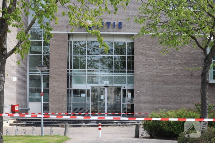 Ontruiming politiebureau na ontdekking mogelijk explosief