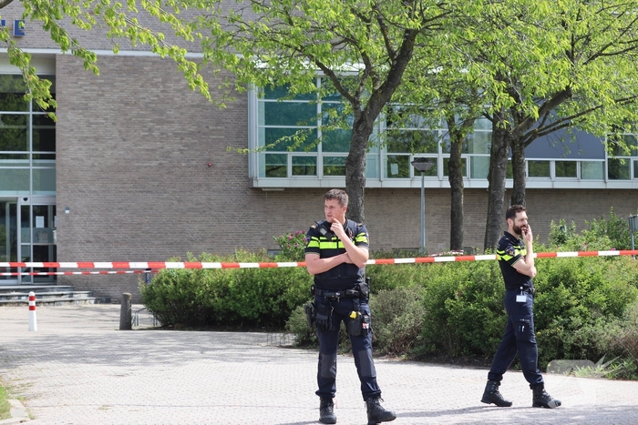 Ontruiming politiebureau na ontdekking mogelijk explosief