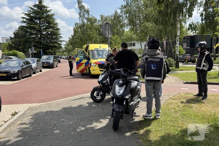 Fietser gewond bij aanrijding met les scooter, instructeur onder invloed