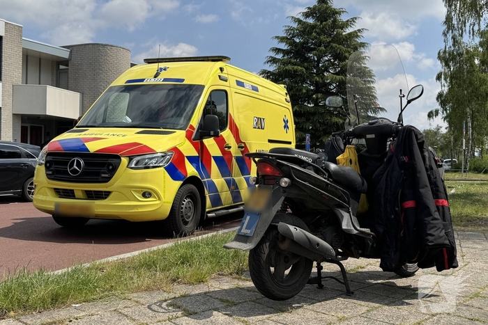Fietser gewond bij aanrijding met les scooter, instructeur onder invloed