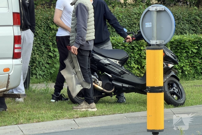 Scooterrijder gewond na aanrijding met auto