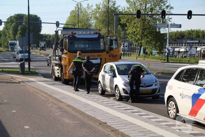 Aanrijding tussen vrachtwagen en auto