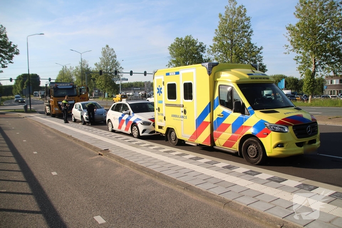 Aanrijding tussen vrachtwagen en auto