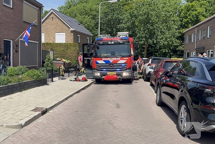 Schuur vliegt in brand in achtertuin