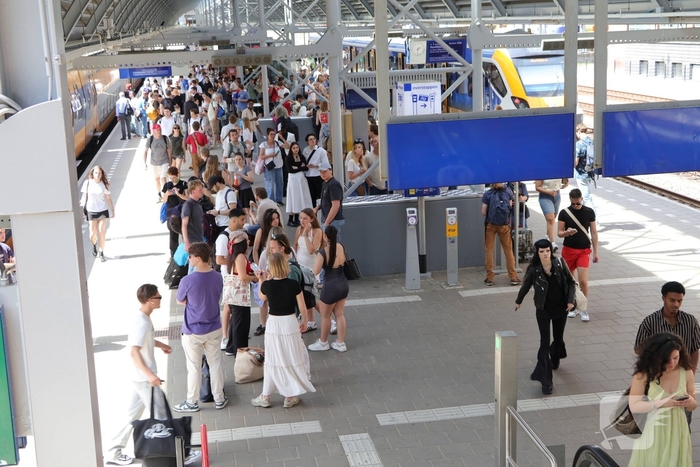 Wachtende reizigers door verstoring treinverkeer