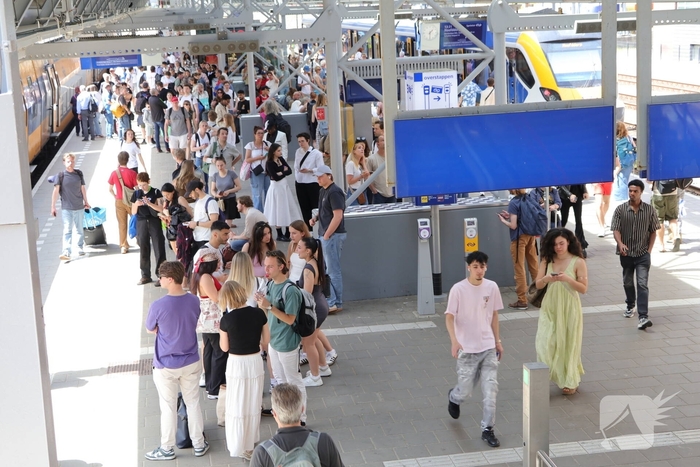 Wachtende reizigers door verstoring treinverkeer
