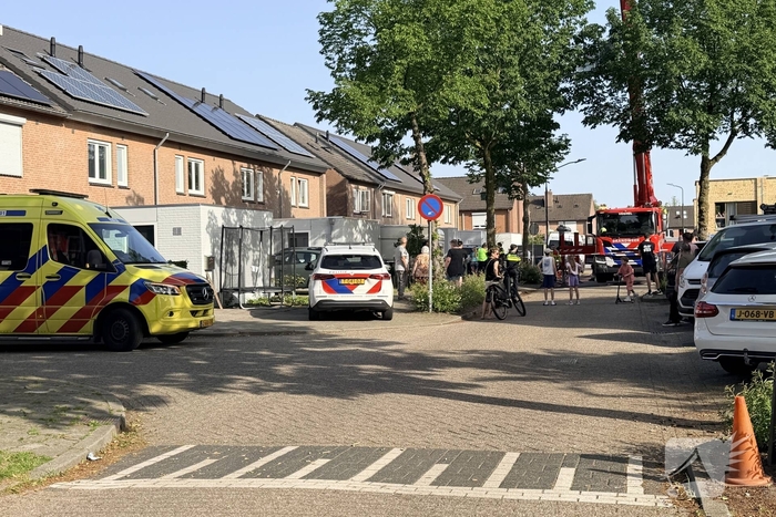 Buitenbrand slaat over op woningen