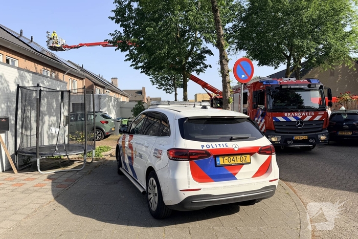 Buitenbrand slaat over op woningen